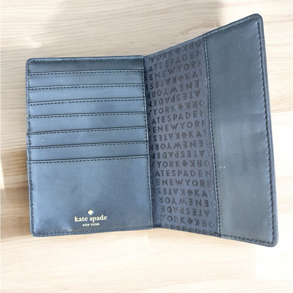 Kate Spade passport holder NWOT - Picture 2 of 3